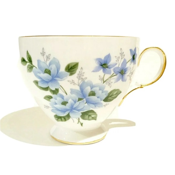 Vintage Queen Anne Bone China England Tea Cup Saucer White Blue Flowers Floral - Picture 2 of 6